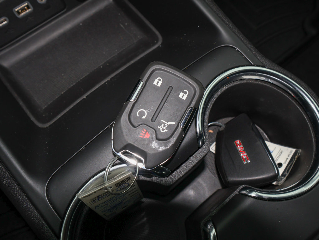 Used 2023 GMC Terrain SLE w/ Driver Convenience Package FWD image 21