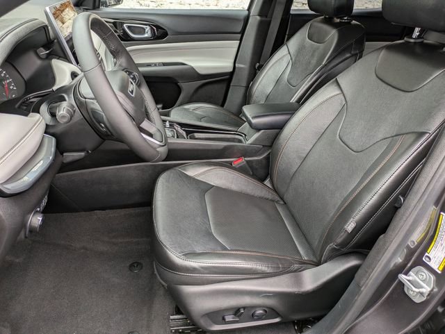 Used 2023 Jeep Compass Limited image 11