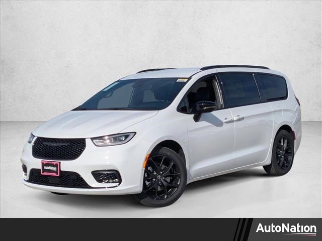 New 2026 Chrysler Pacifica Select