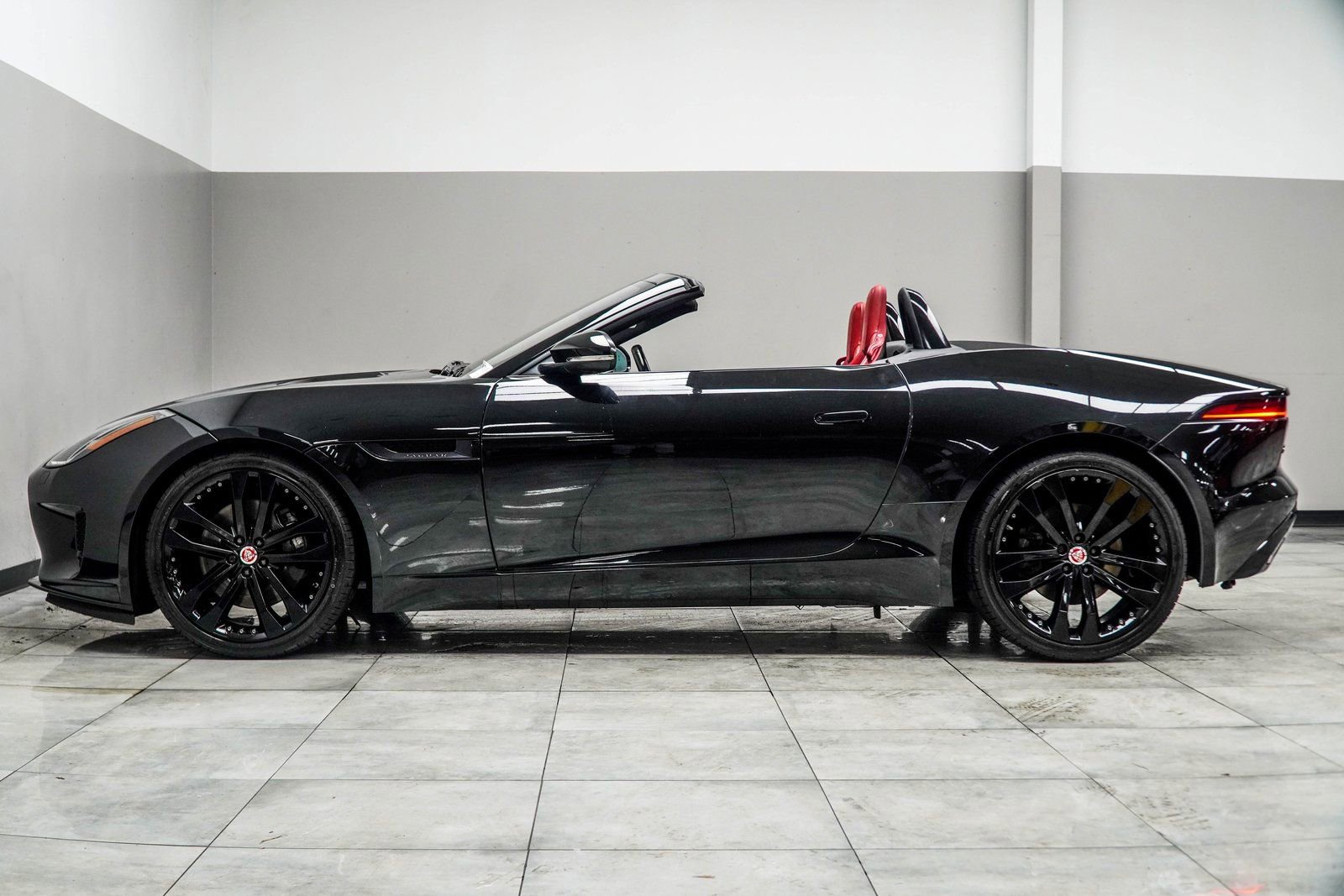 Used 2019 Jaguar F-TYPE Convertible image 11