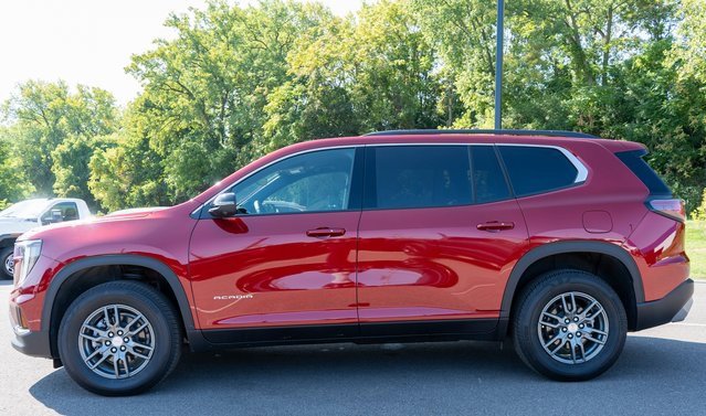 Used 2025 GMC Acadia Elevation w/ LPO, Floor Liner Package image 9