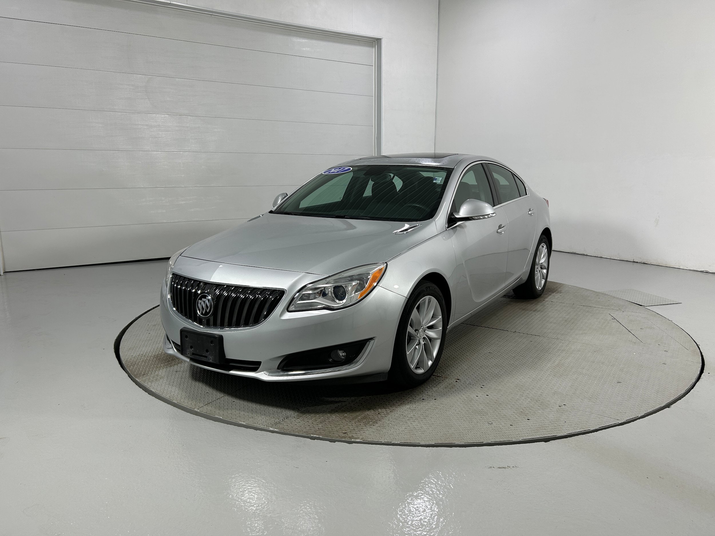 Used 2017 Buick Regal AWD image 19