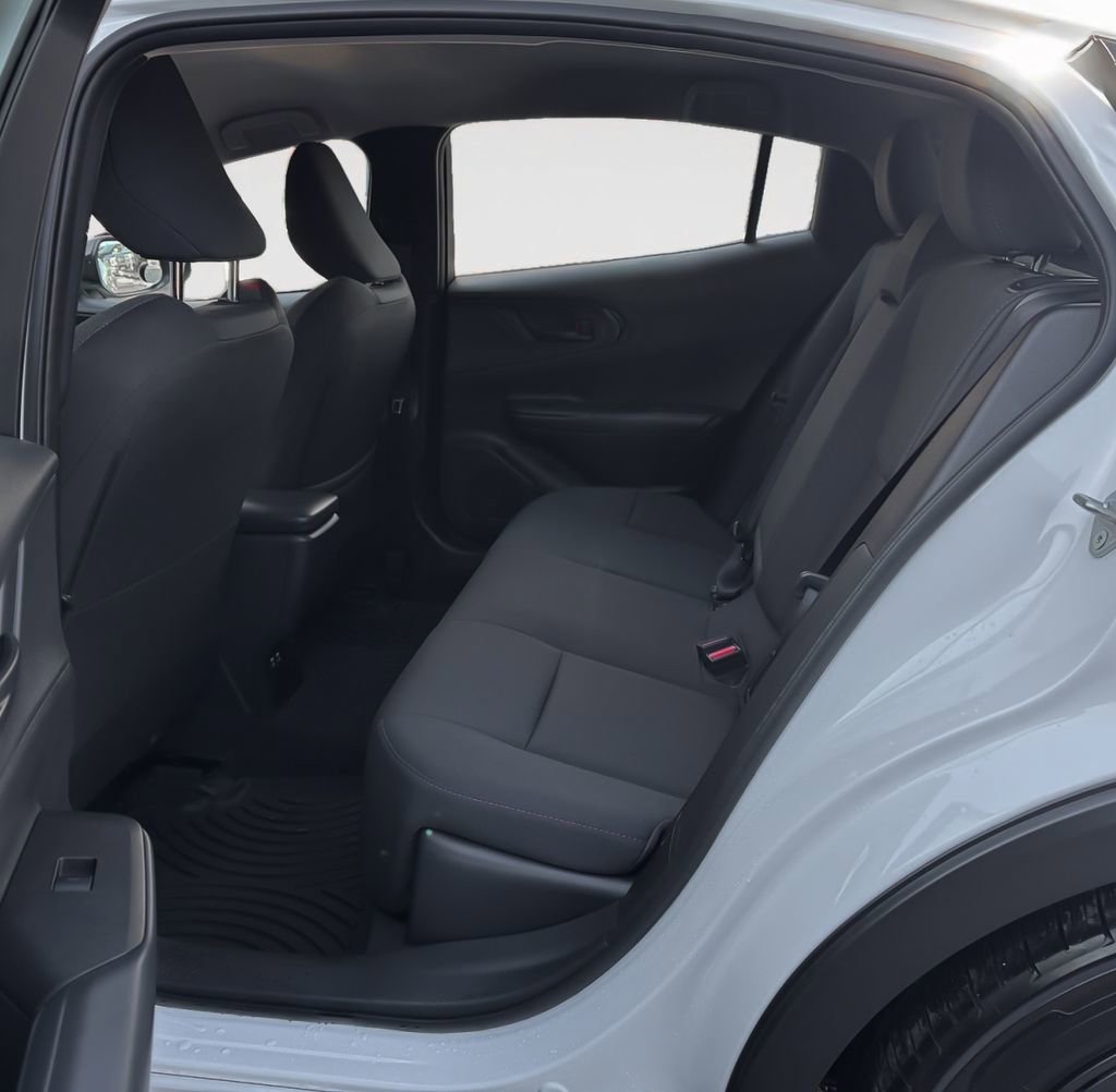 Used 2025 Toyota Prius Plug-In Hybrid image 13