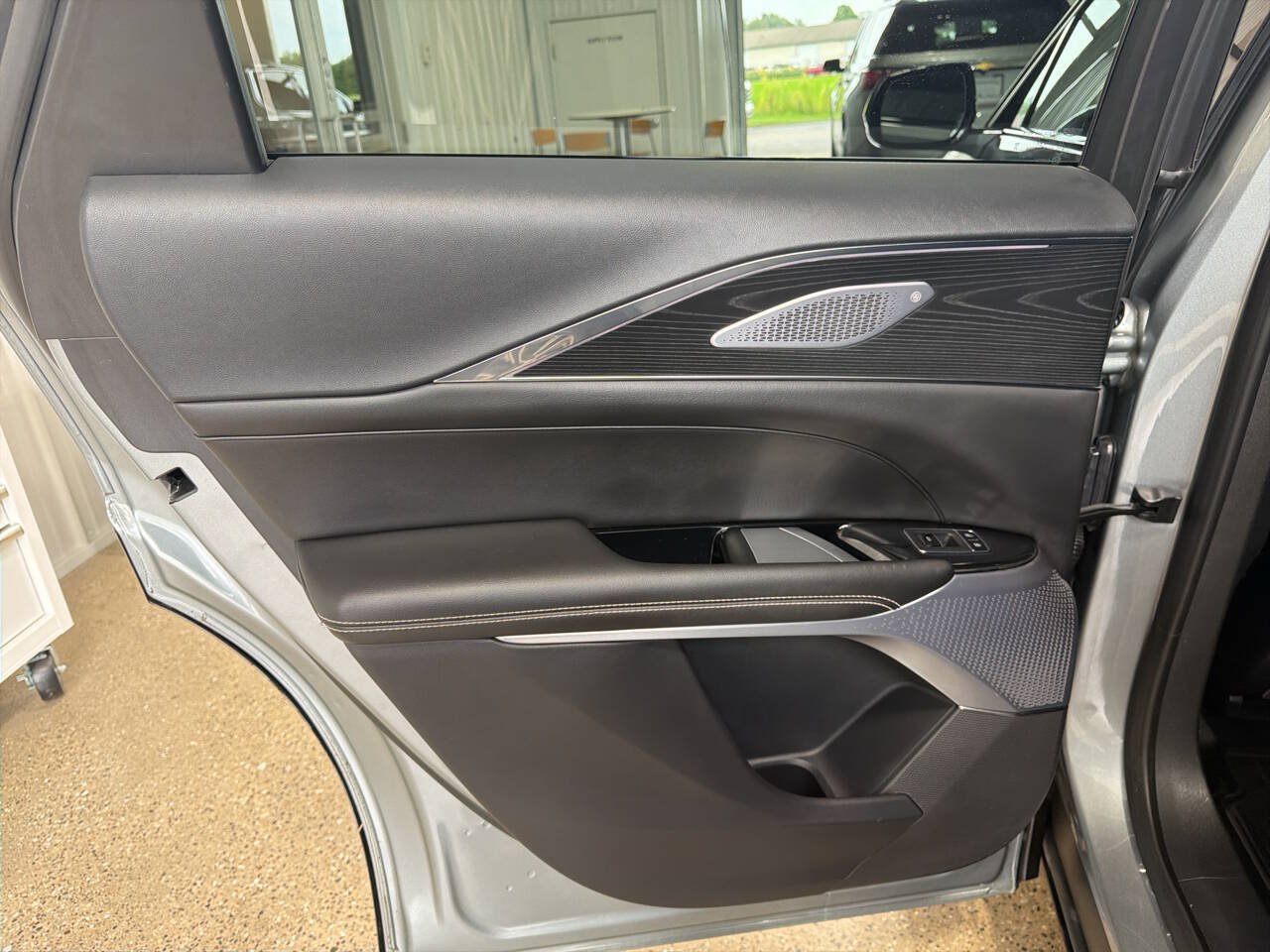 Used 2024 Cadillac Lyriq Luxury AWD/4WD image 23