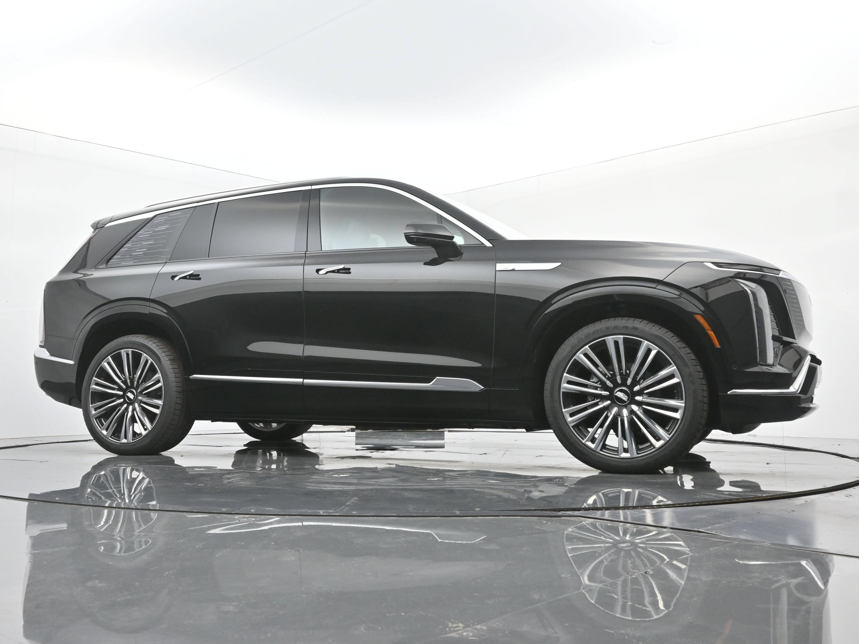 New 2026 Cadillac Vistiq Premium Luxury w/ LPO, Floor Liner Package AWD/4WD image 21