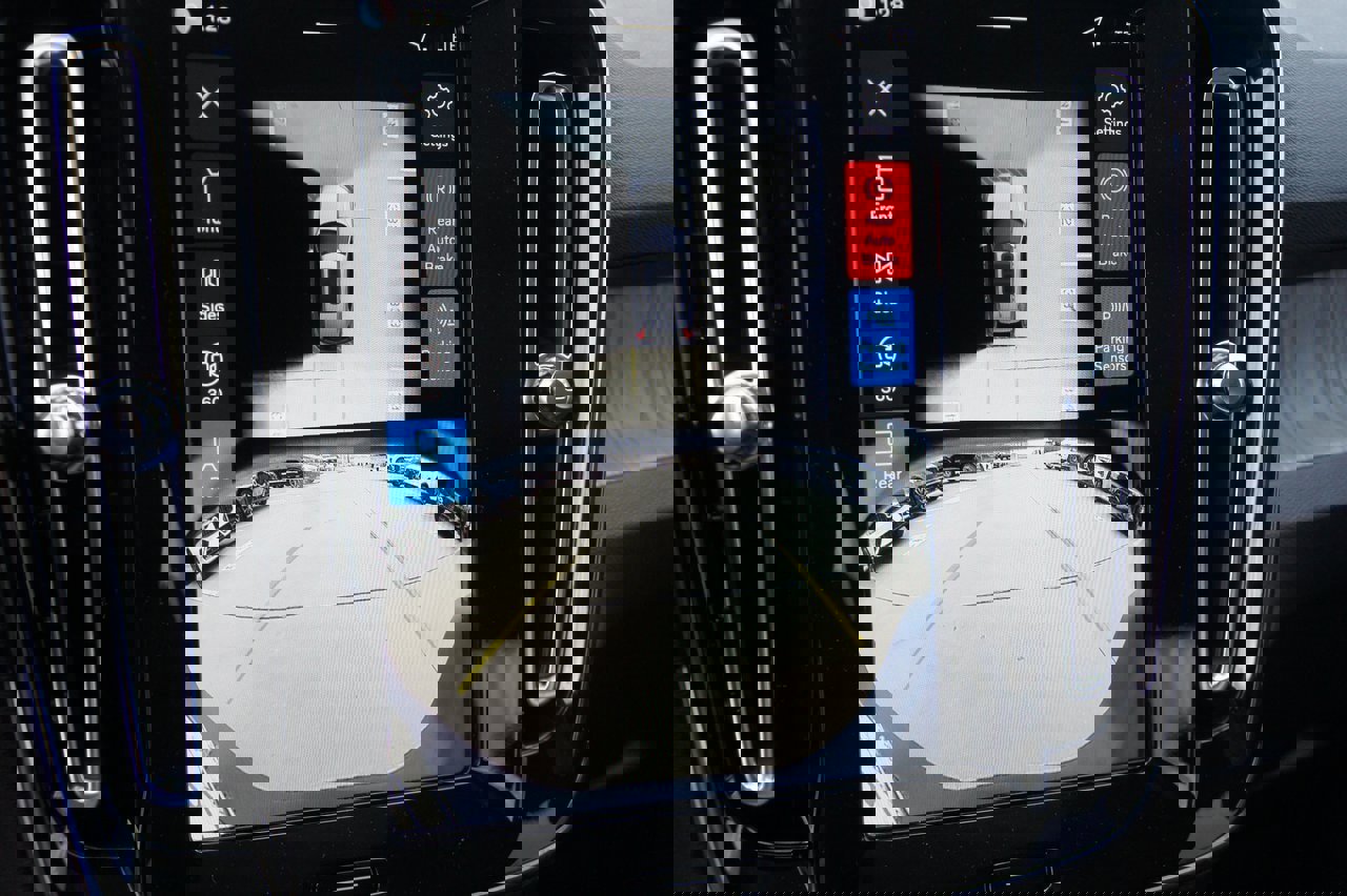 New 2026 Volvo XC40 B5 Plus w/ Protection Package Premier image 14