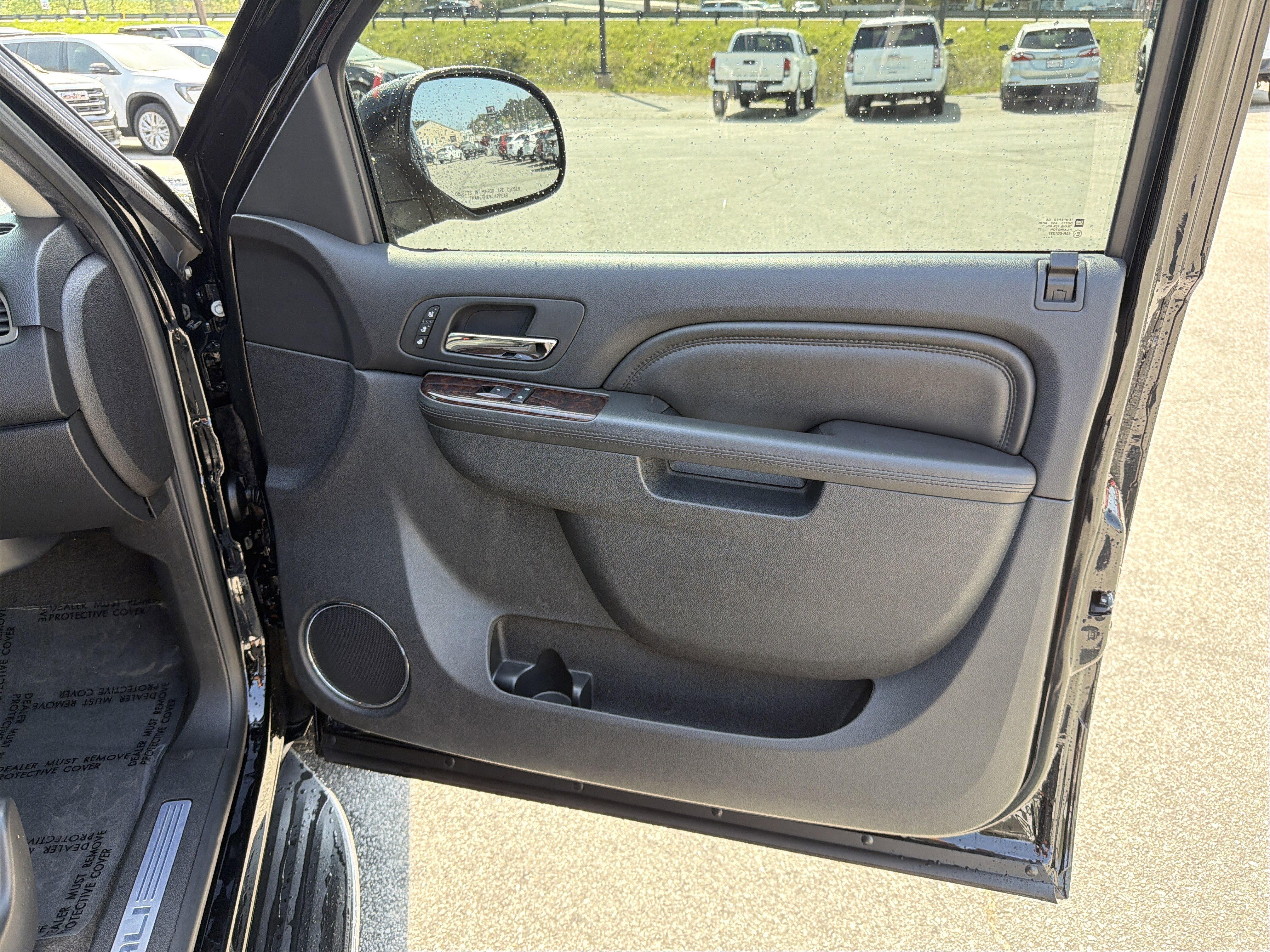 Used 2014 GMC Yukon Denali image 7