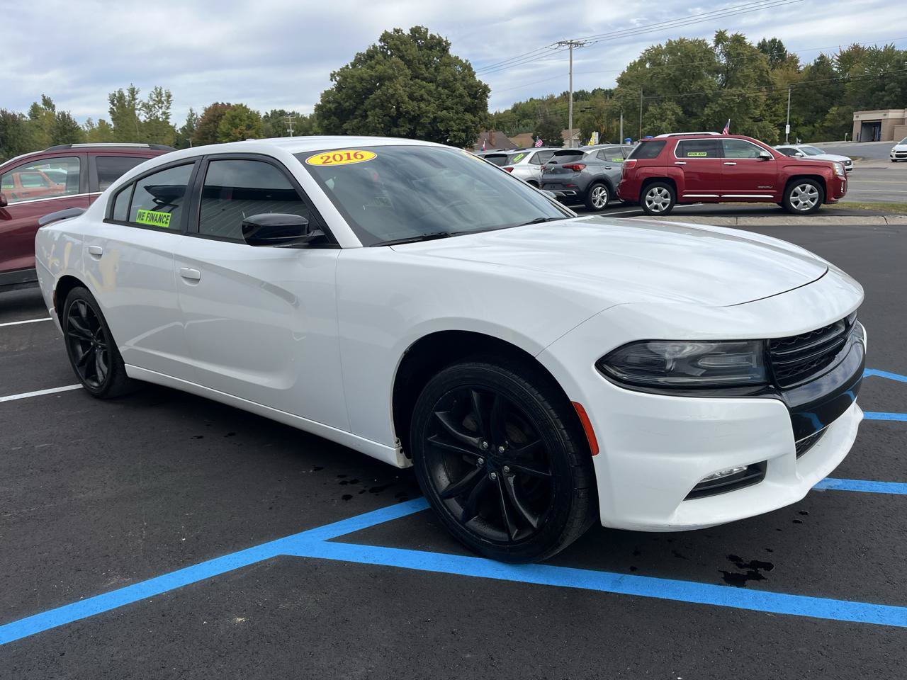 Used 2016 Dodge Charger SXT w/ Blacktop Package RWD image 3