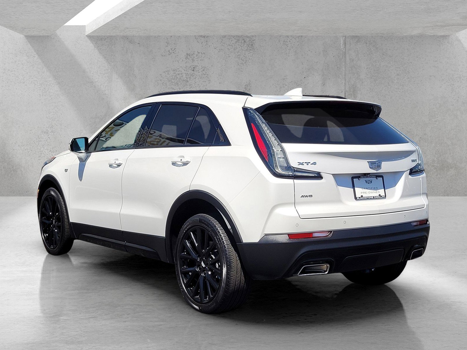 Certified 2022 Cadillac XT4 Sport w/ LPO, ONYX Package image 6