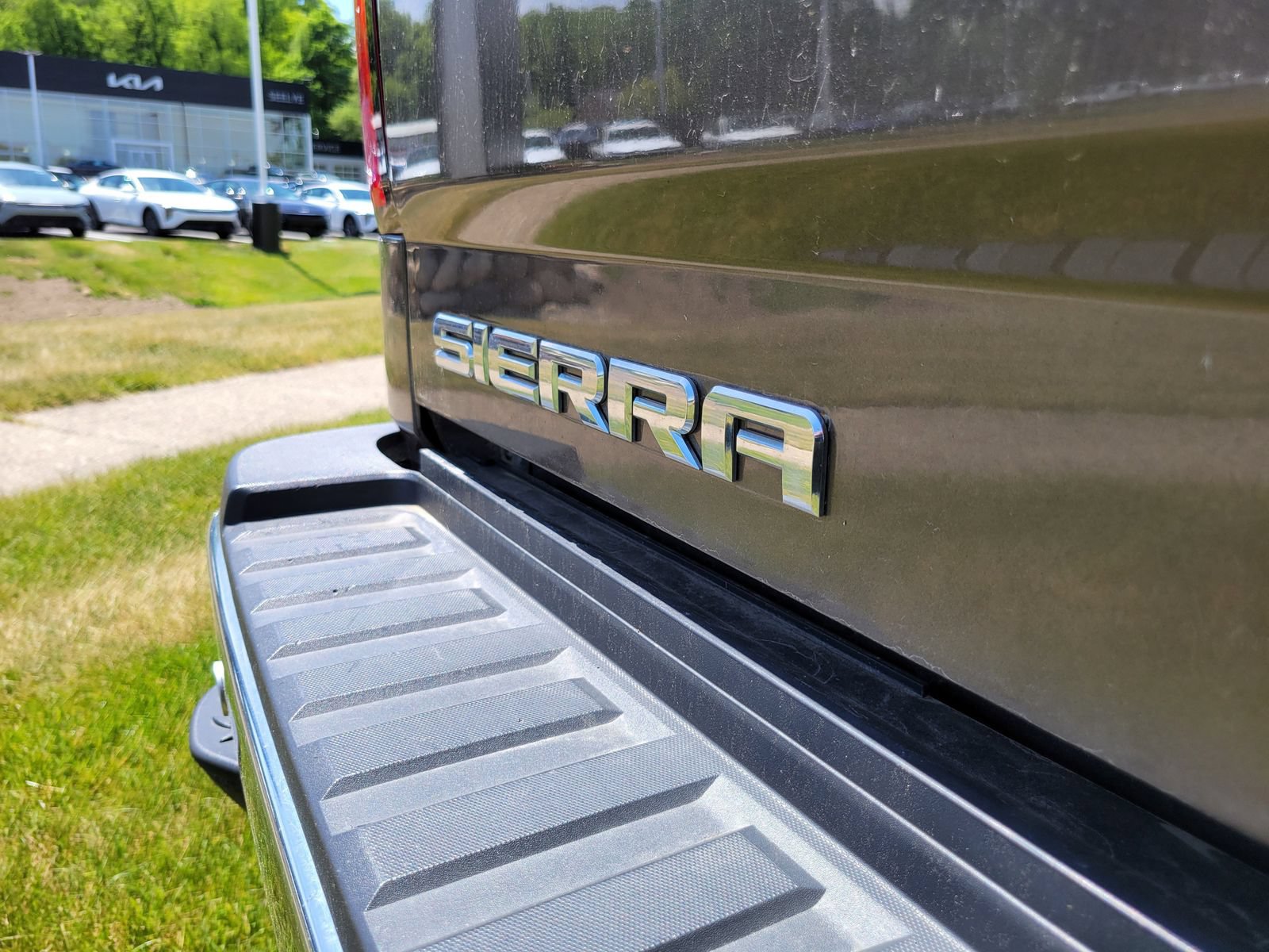 Used 2015 GMC Sierra 2500 SLE w/ SLE Preferred Package AWD/4WD image 25