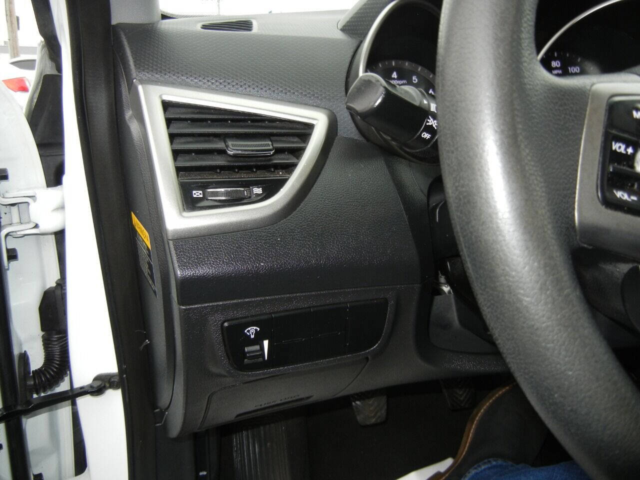 Used 2013 Hyundai Veloster image 42