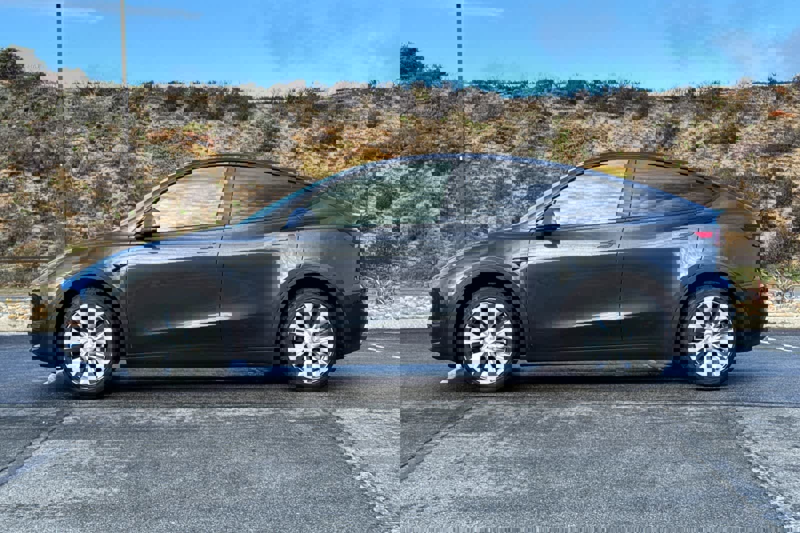 Used 2024 Tesla Model Y 2WD image 9