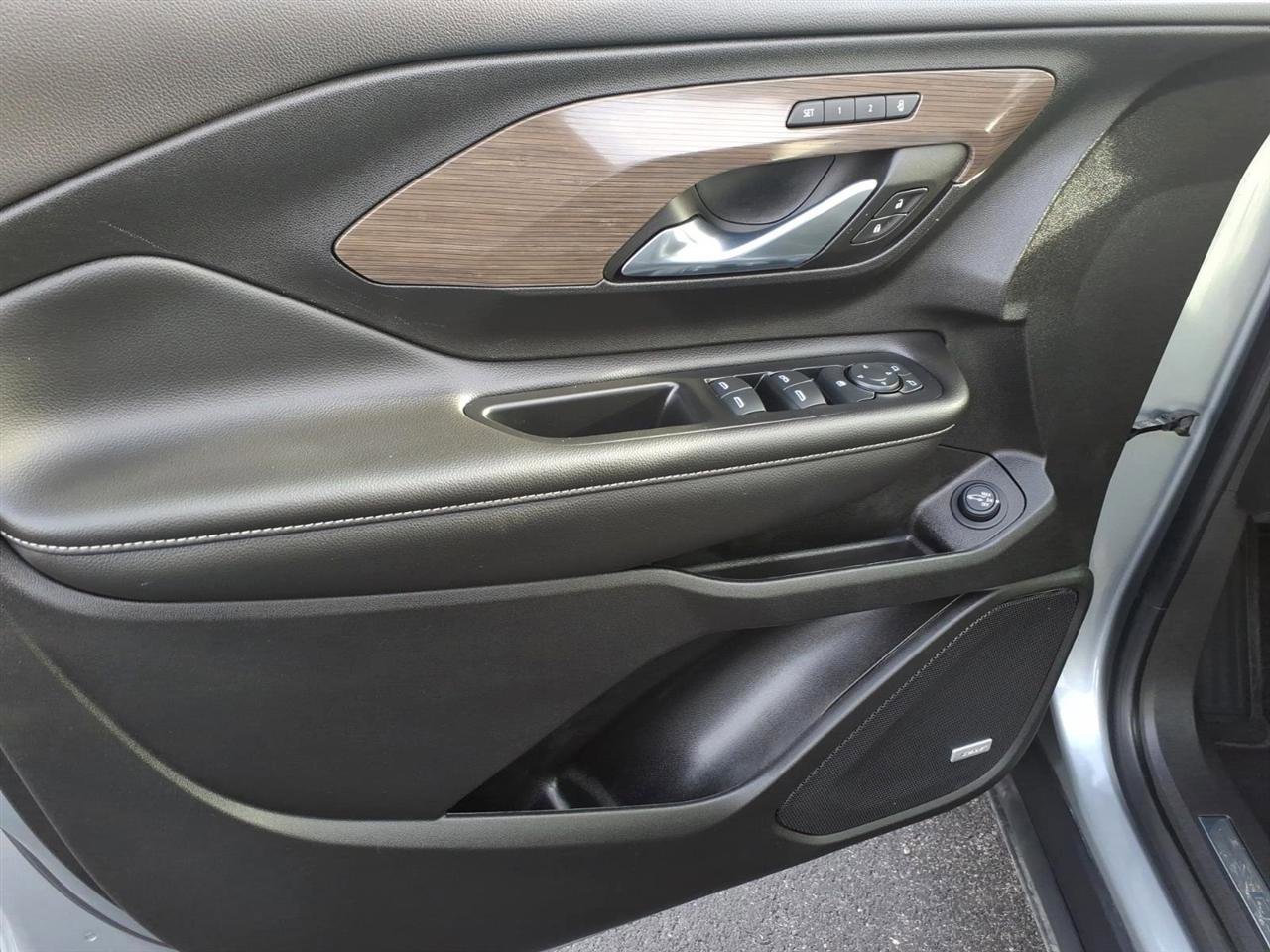 Used 2023 GMC Terrain Denali w/ Denali Premium Package image 12