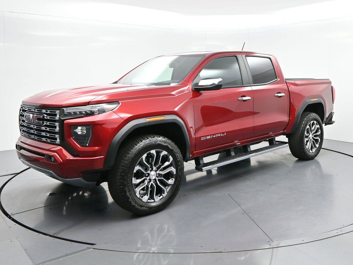 Used 2026 GMC Canyon Denali AWD/4WD image 3