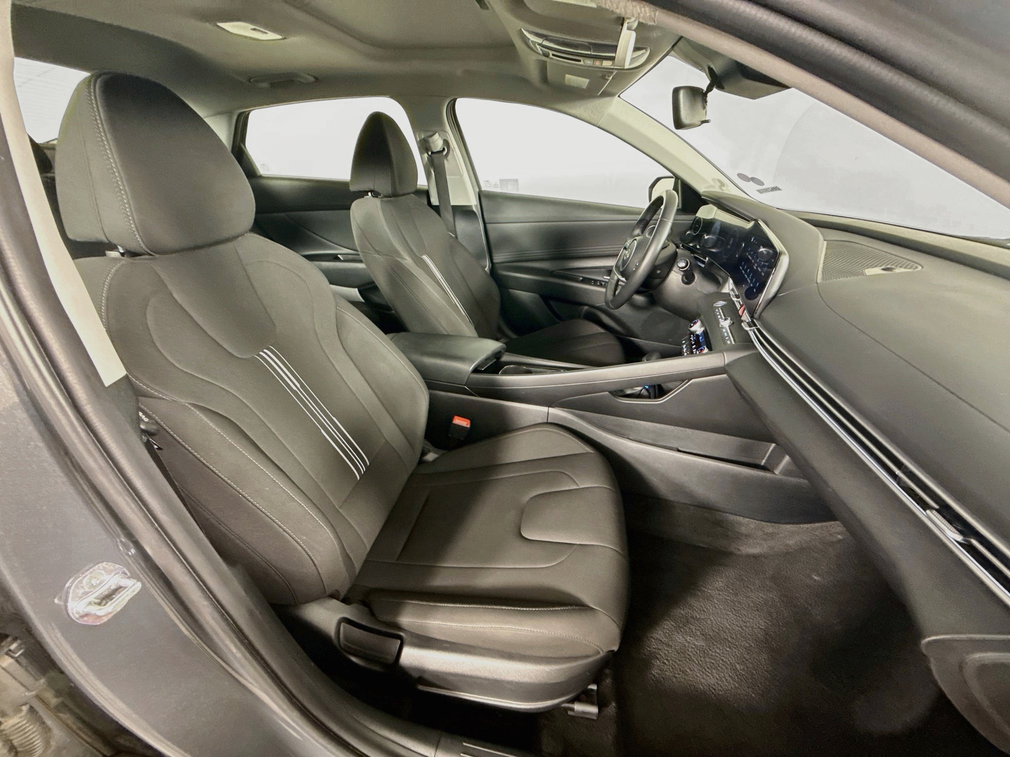 Used 2025 Hyundai Elantra SEL FWD image 36