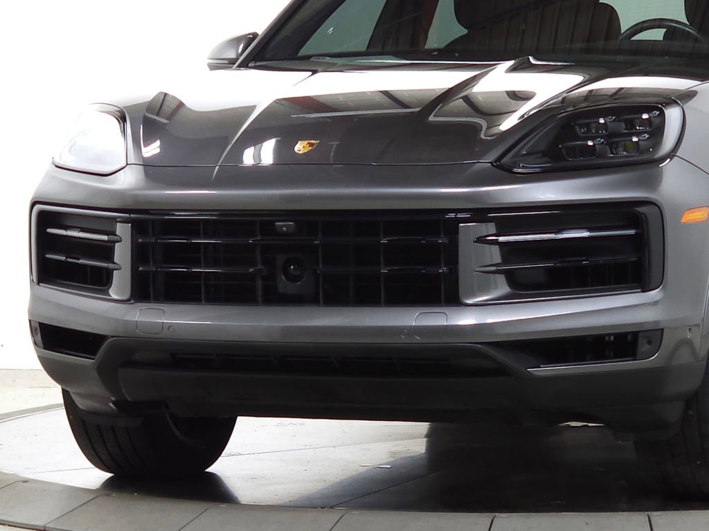 Used 2024 Porsche Cayenne AWD/4WD image 4