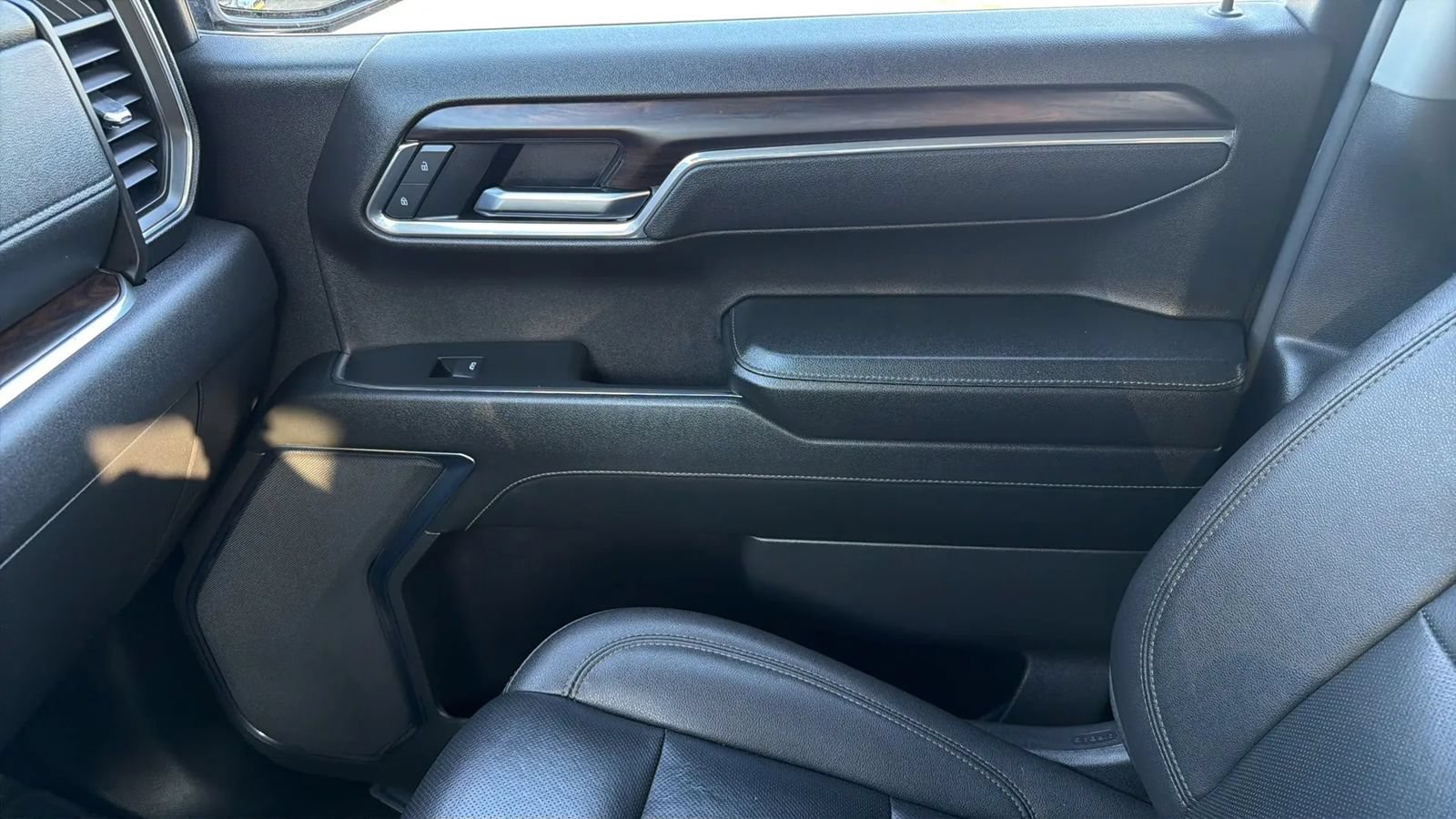 Used 2025 GMC Sierra 1500 SLT RWD image 27