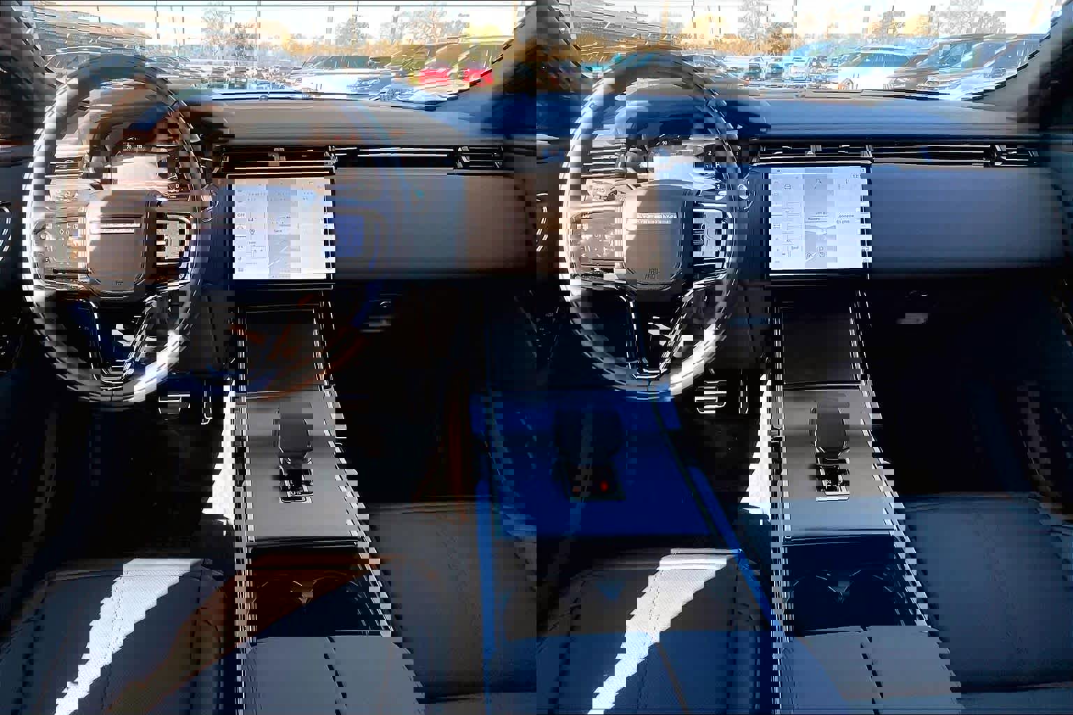 New 2026 Land Rover Range Rover Velar Dynamic SE image 7