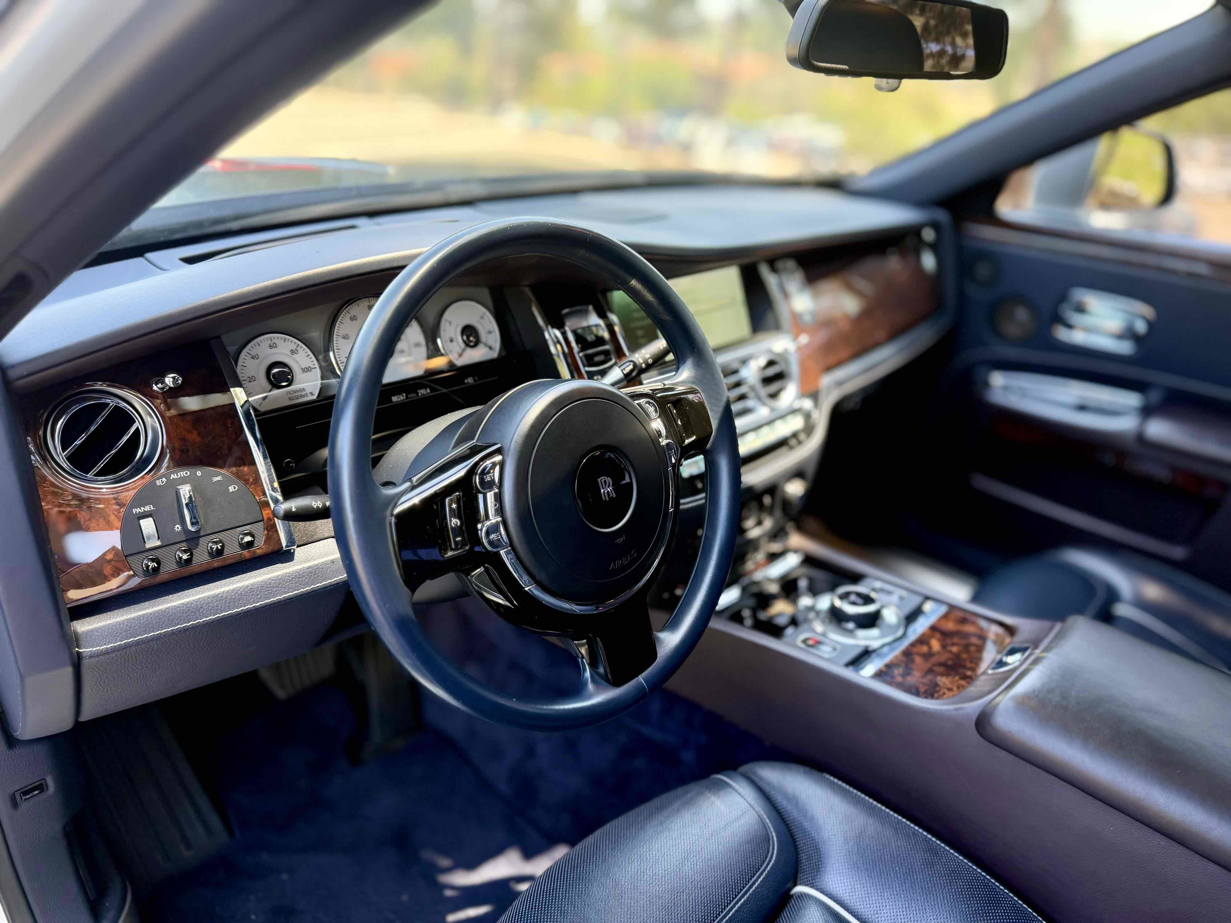 Used 2016 Rolls-Royce Ghost RWD image 22