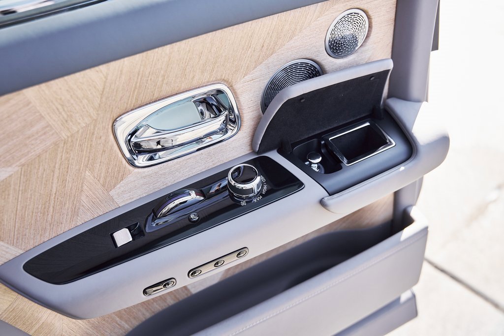 Used 2025 Rolls-Royce Phantom image 55