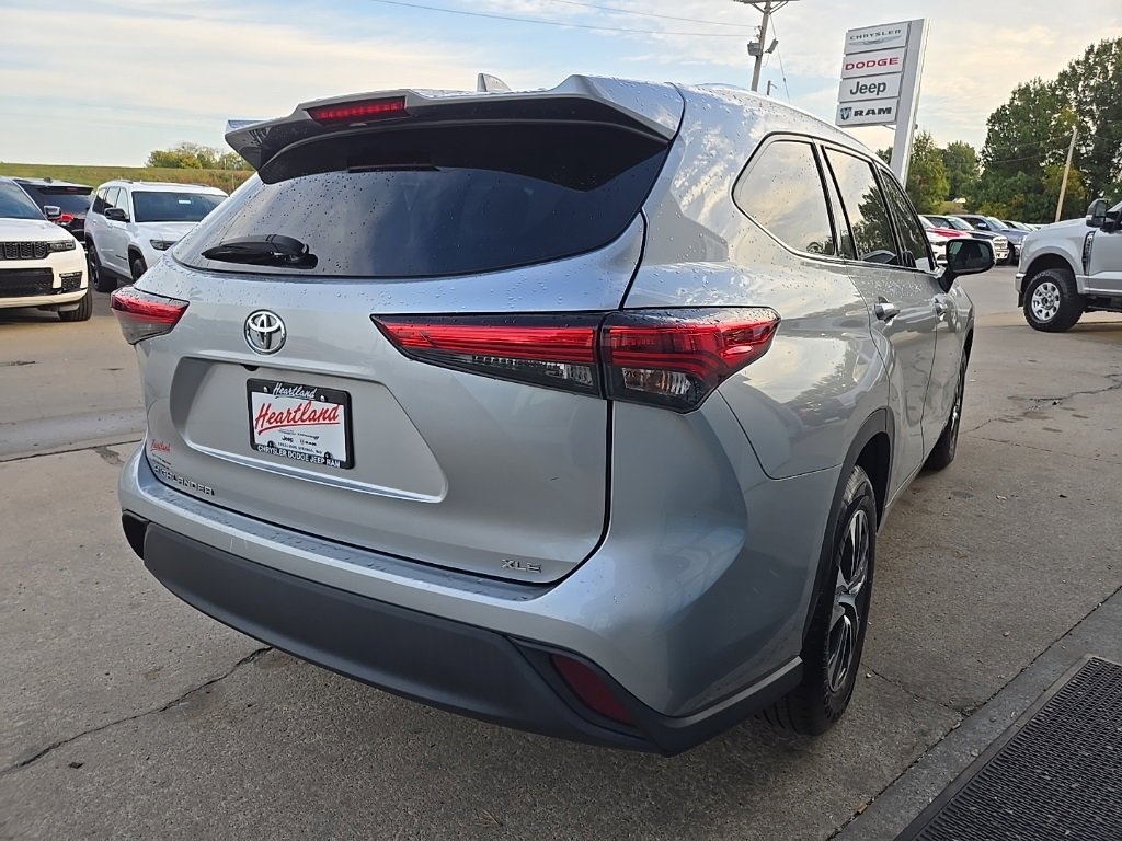 Used 2021 Toyota Highlander XLE image 10