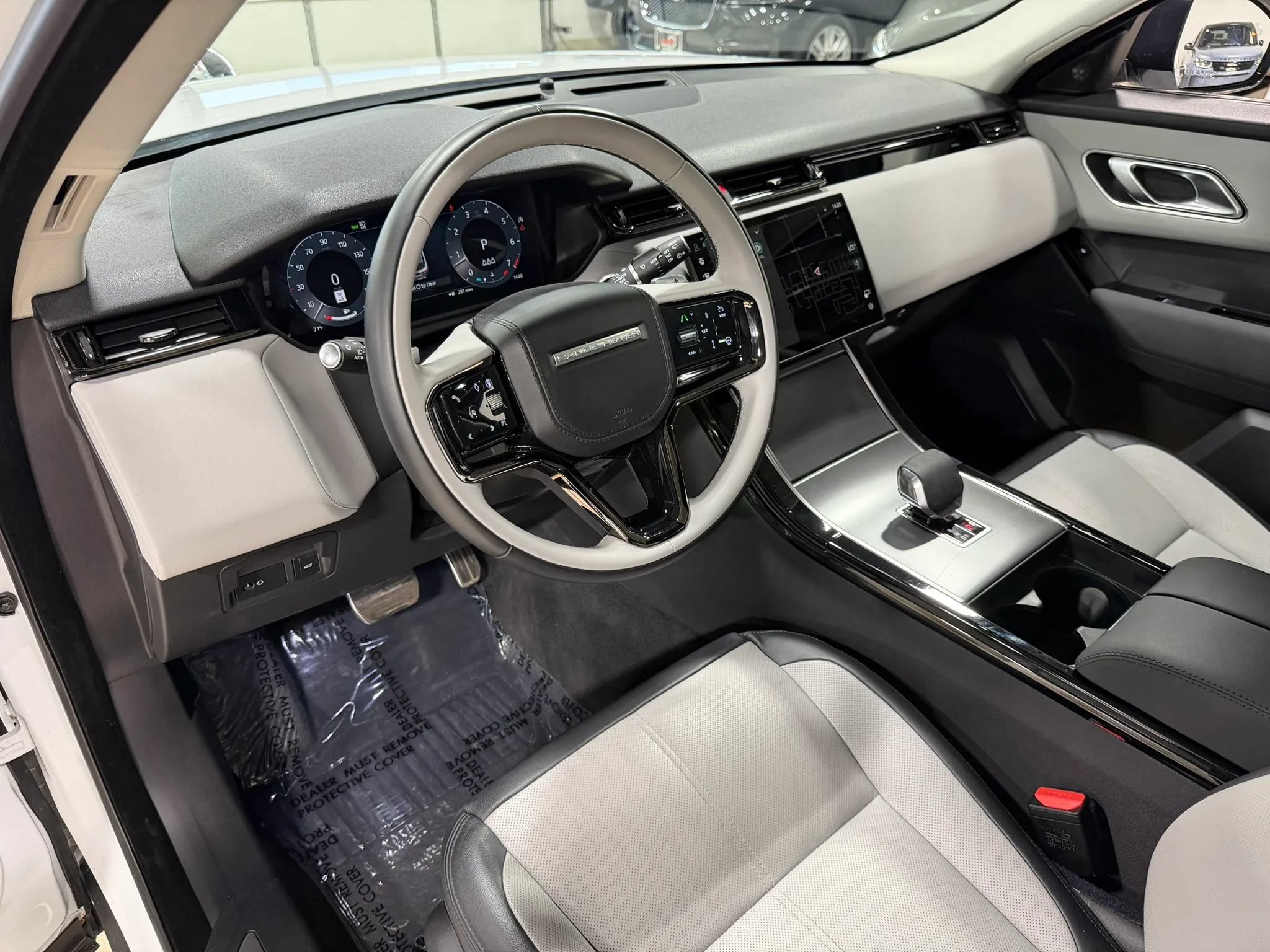 Used 2025 Land Rover Range Rover Velar Dynamic SE AWD/4WD image 13