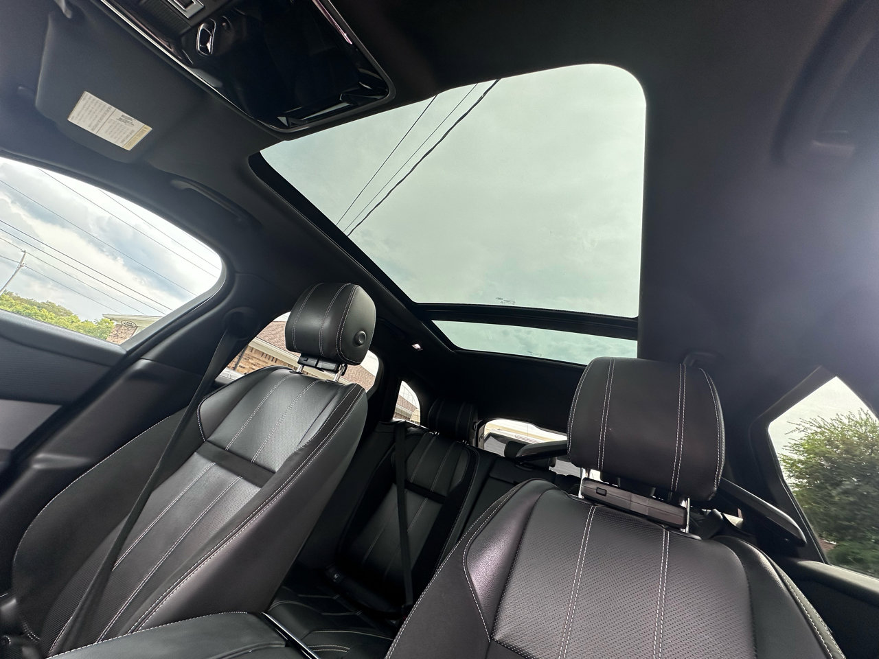 Used 2018 Land Rover Range Rover Velar R-Dynamic SE image 31