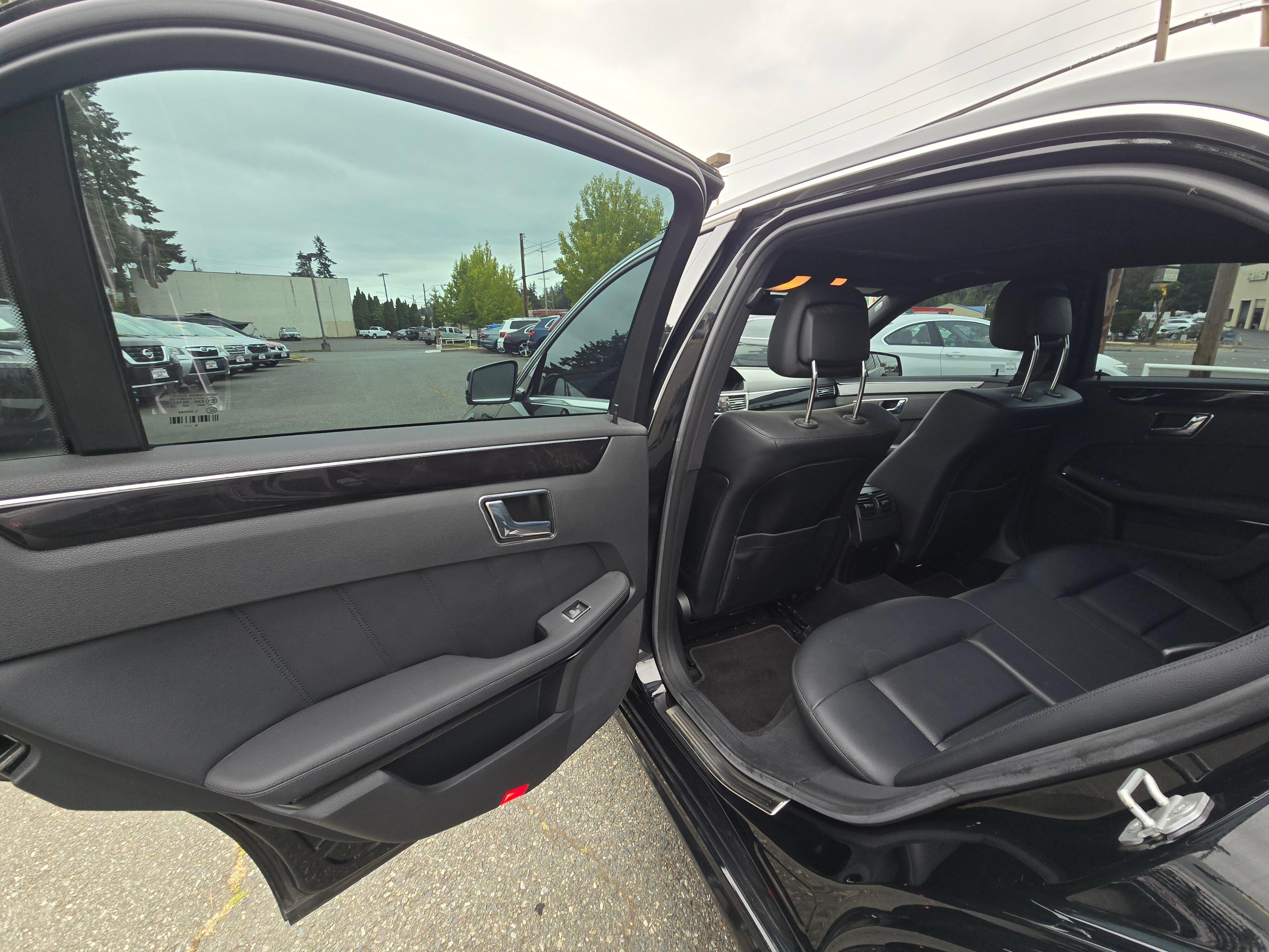 Used 2010 Mercedes-Benz E 350 4MATIC Sedan image 15