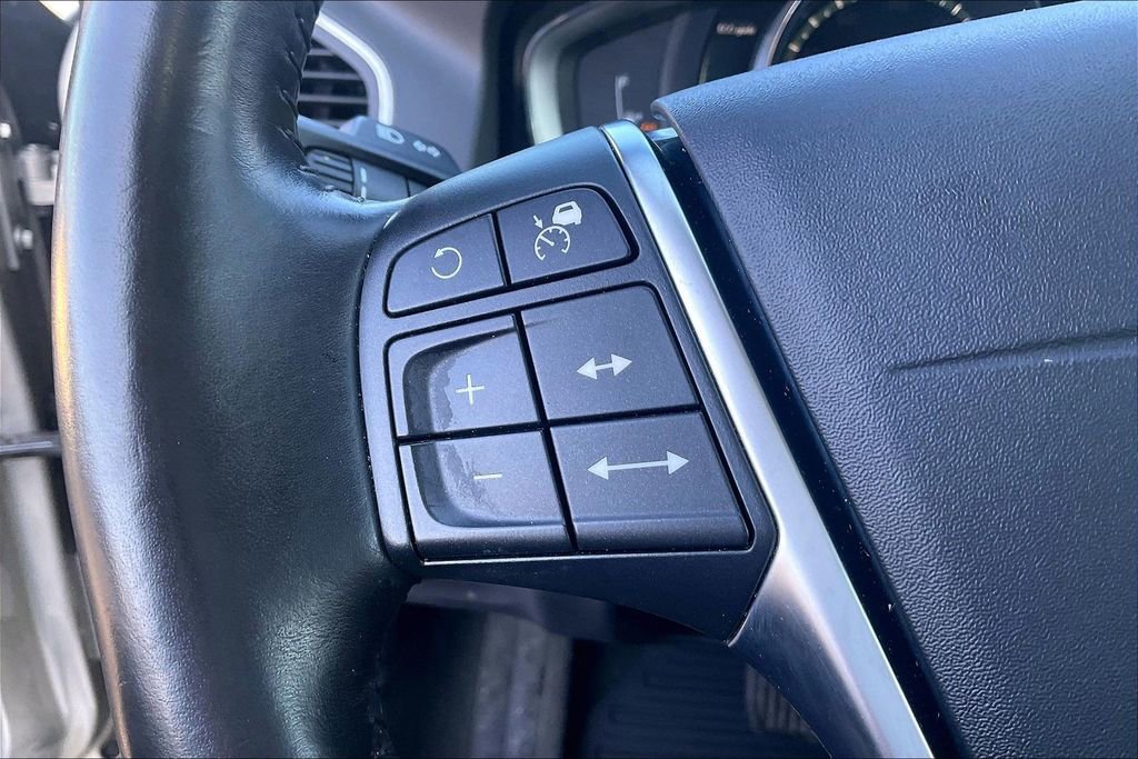 Used 2017 Volvo XC60 T5 Inscription w/ Advanced Package image 12