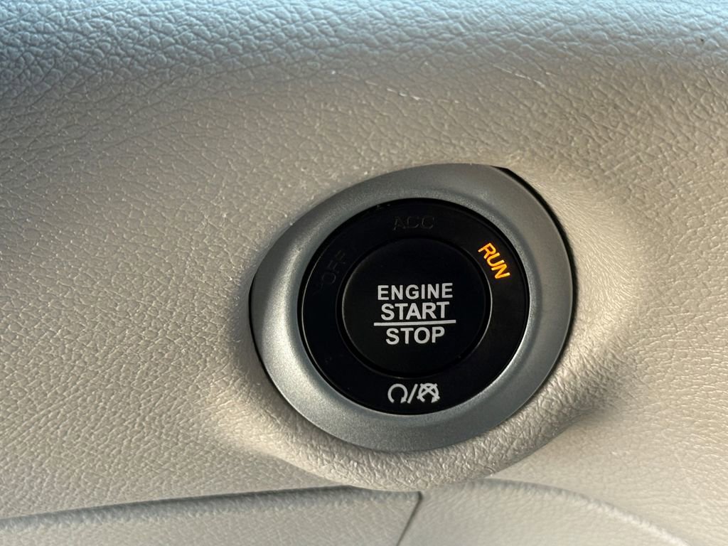 Used 2024 Chrysler Pacifica Touring-L image 30