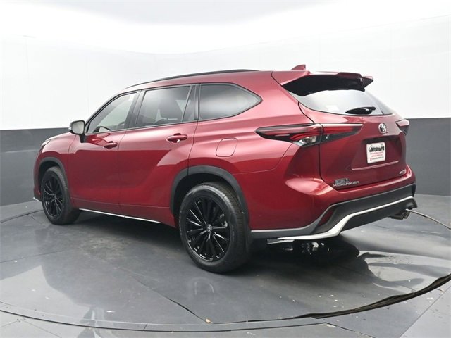 Used 2024 Toyota Highlander XSE image 3