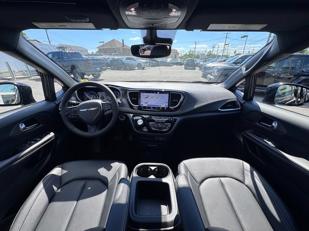 Used 2026 Chrysler Pacifica Select w/ S Appearance Package FWD image 10
