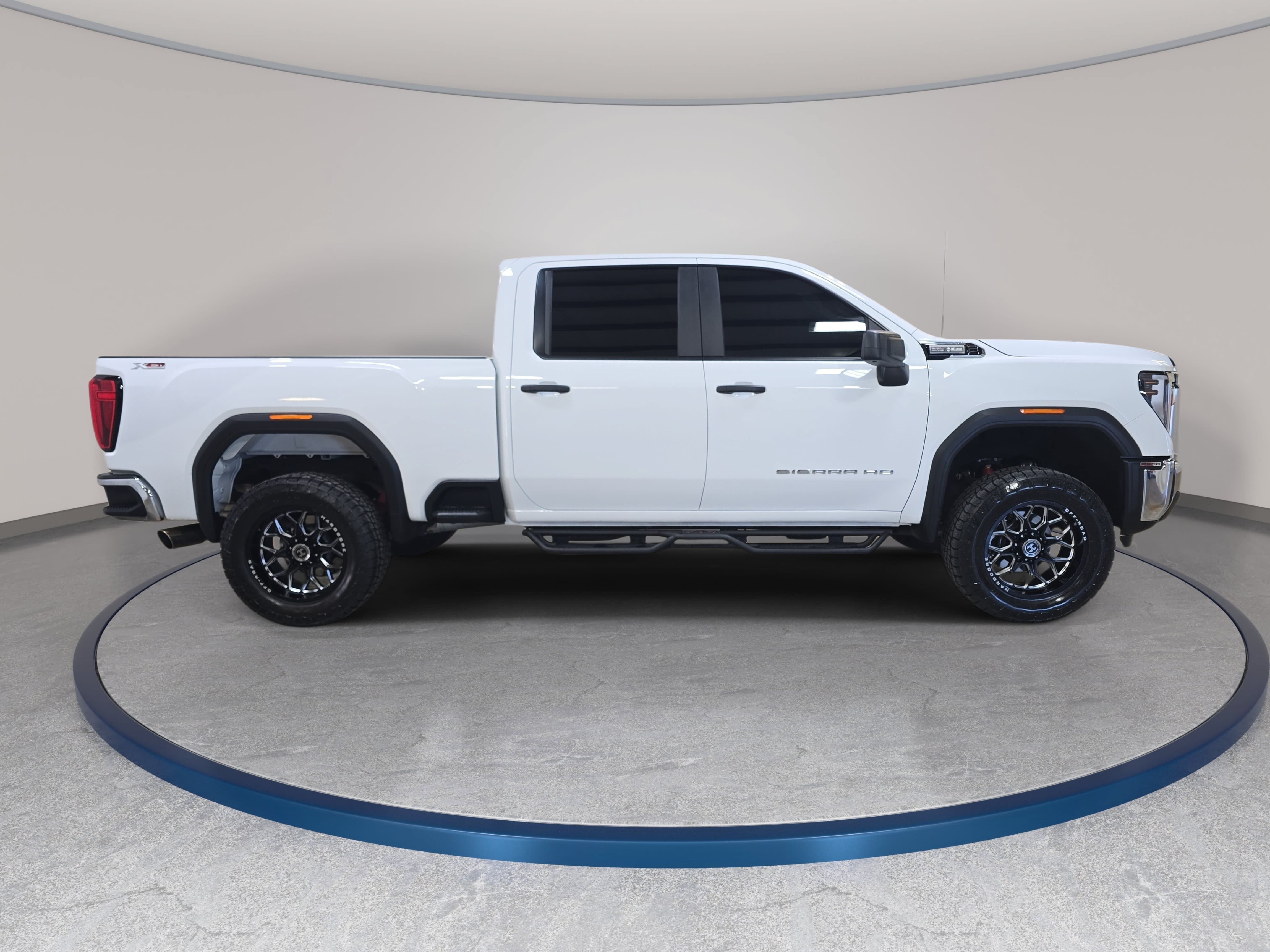 Used 2024 GMC Sierra 2500 Pro w/ Convenience Package AWD/4WD image 5