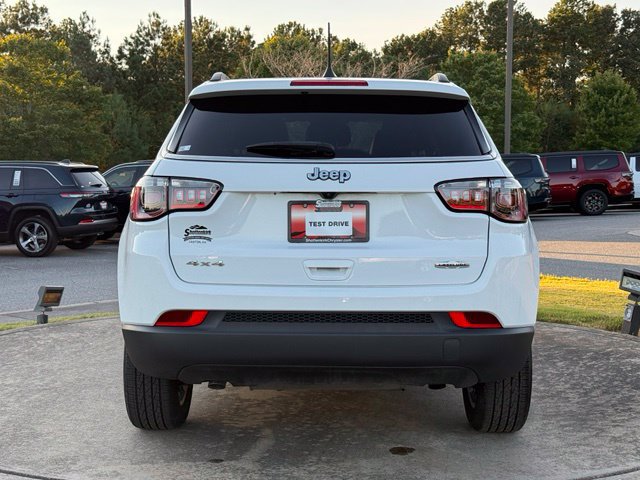 Used 2023 Jeep Compass Latitude w/ Convenience Group AWD/4WD image 6