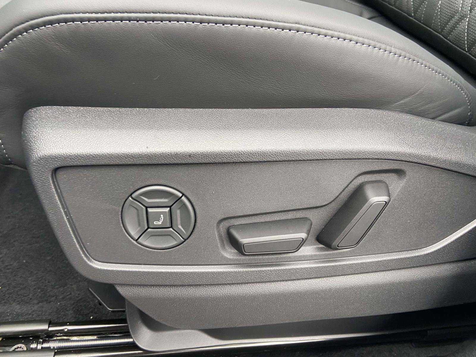 New 2025 Audi SQ5 Premium Plus image 18