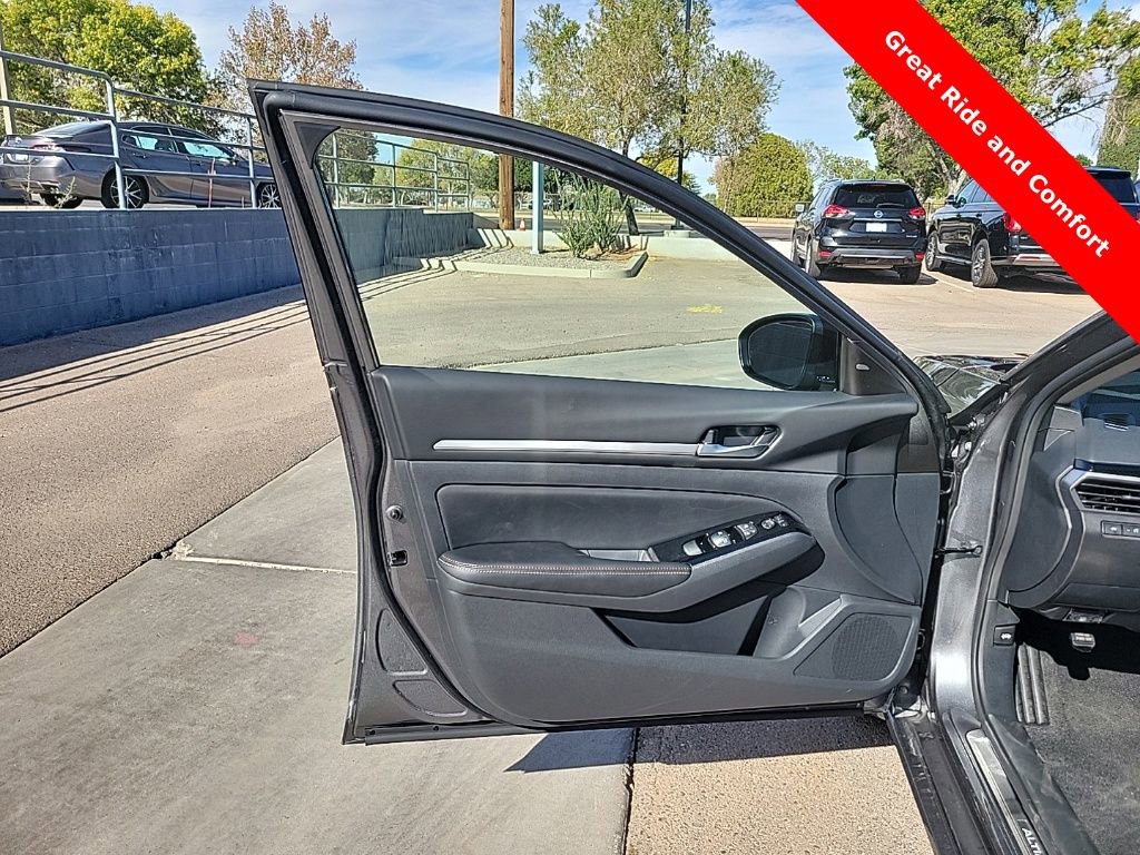 New 2025 Nissan Altima 2.5 SR w/ SR Premium Package image 11