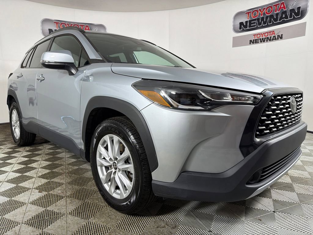 Used 2022 Toyota Corolla Cross LE w/ Moonroof Package FWD image 1