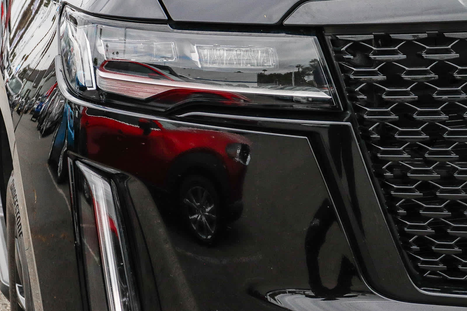 Used 2023 Cadillac Escalade Premium Luxury AWD/4WD image 4