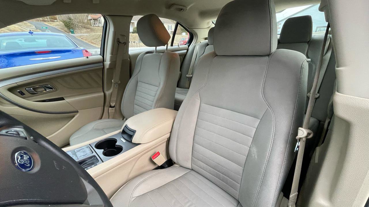 Used 2017 Ford Taurus SE image 17