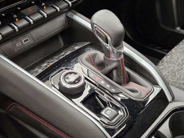 Used 2025 Chevrolet Colorado Z71 w/ Midnight Edition image 34