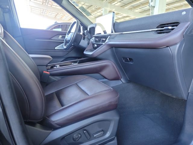 Certified 2025 Ford Explorer Platinum image 23