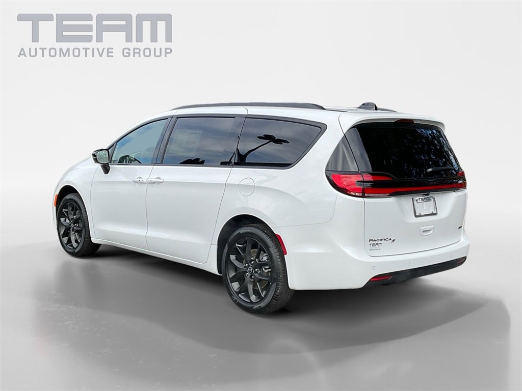 New 2026 Chrysler Pacifica Select w/ S Appearance Package image 5