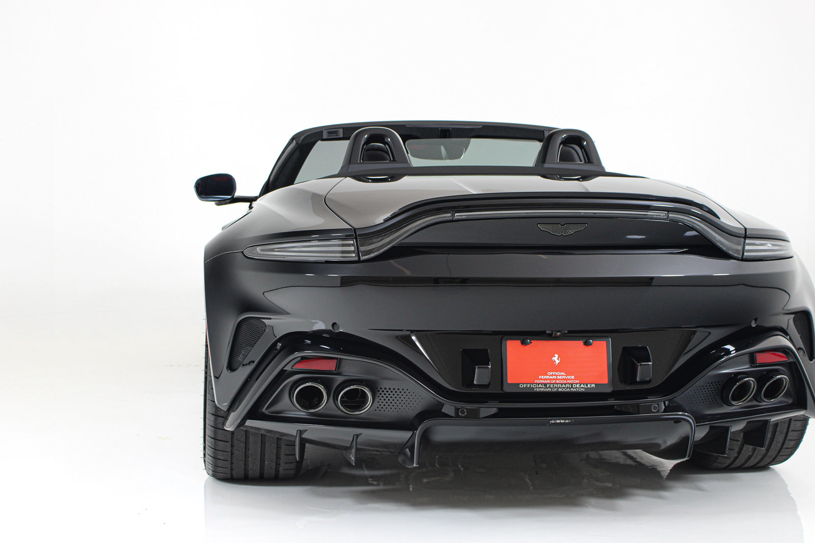 Used 2026 Aston Martin V8 Vantage S RWD image 18