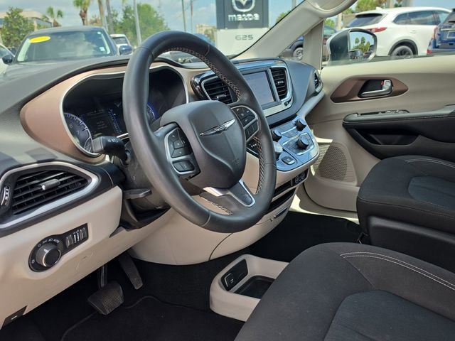 Used 2023 Chrysler Voyager LX FWD image 13