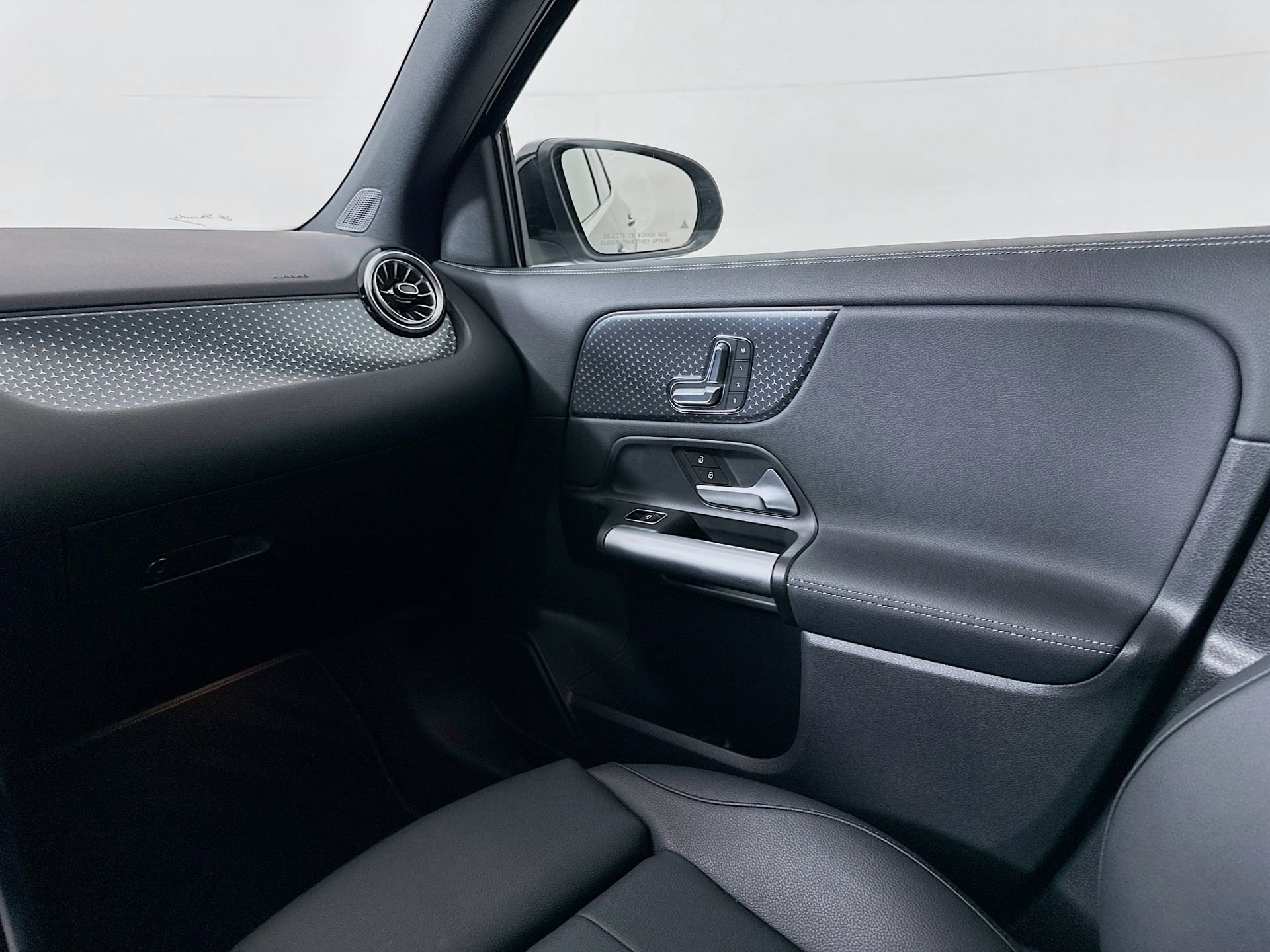 Certified 2025 Mercedes-Benz GLA 250 image 23