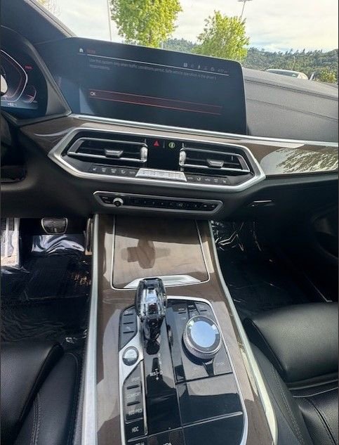 Used 2022 BMW X5 xDrive40i w/ M Sport Package image 11