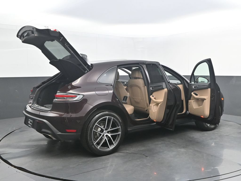 Certified 2024 Porsche Macan AWD/4WD image 43