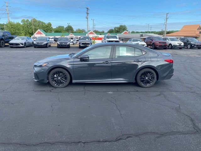 Used 2025 Toyota Camry SE FWD image 2