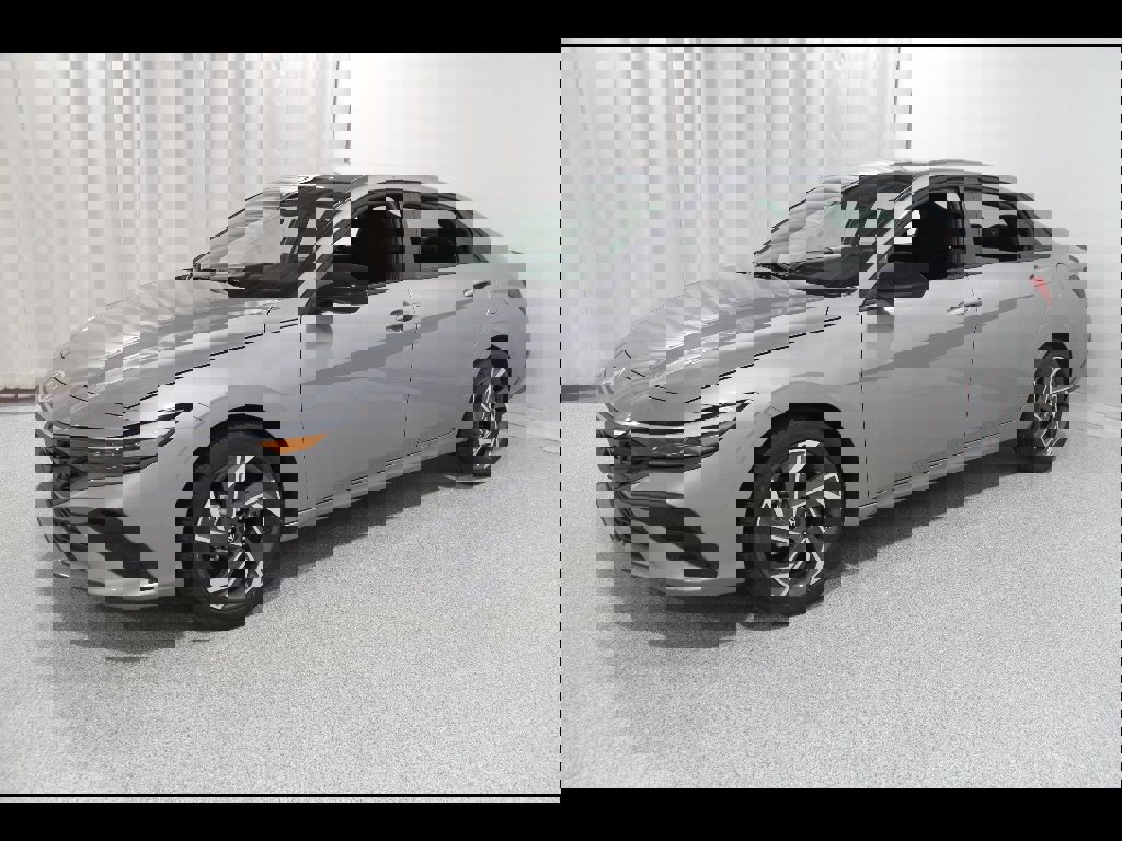 Certified 2025 Hyundai Elantra Sport image 3