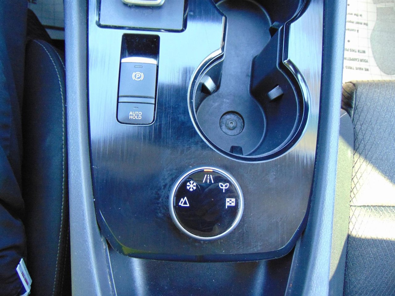 Used 2024 Nissan Rogue SV image 33